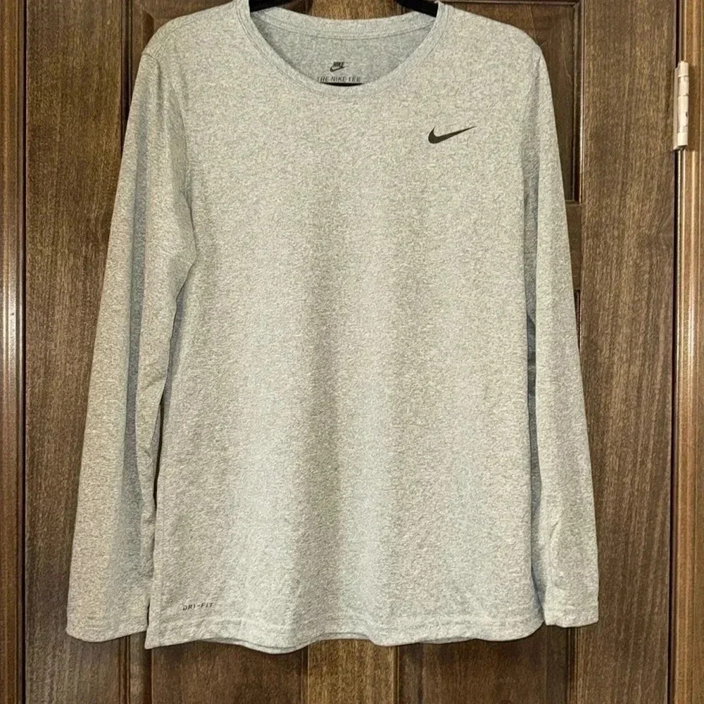 NIKE | dri-fit long sleeve men’s top. Large. EUC.
